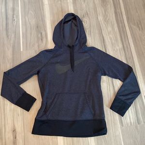 Women’s Nike hoodie Therma fit. Used. no rips no tears